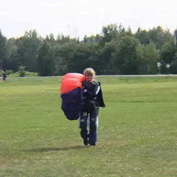 normande mercier en tenue de parachutisme